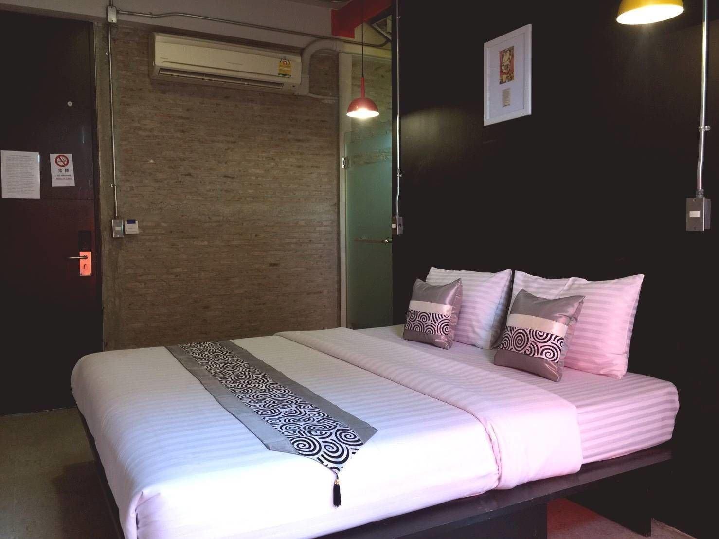 Silom Art Hostel Banguecoque Exterior foto