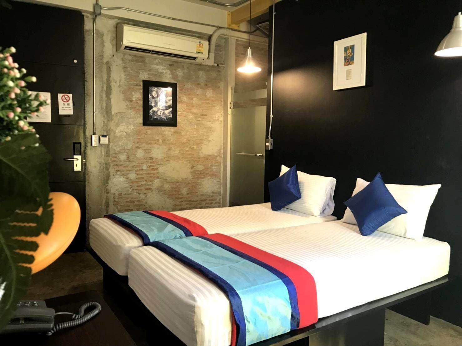 Silom Art Hostel Banguecoque Exterior foto