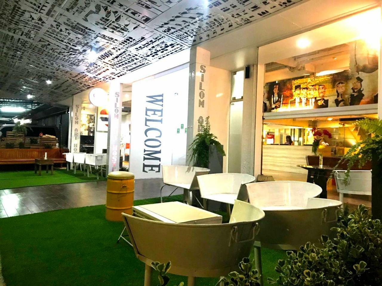 Silom Art Hostel Banguecoque Exterior foto