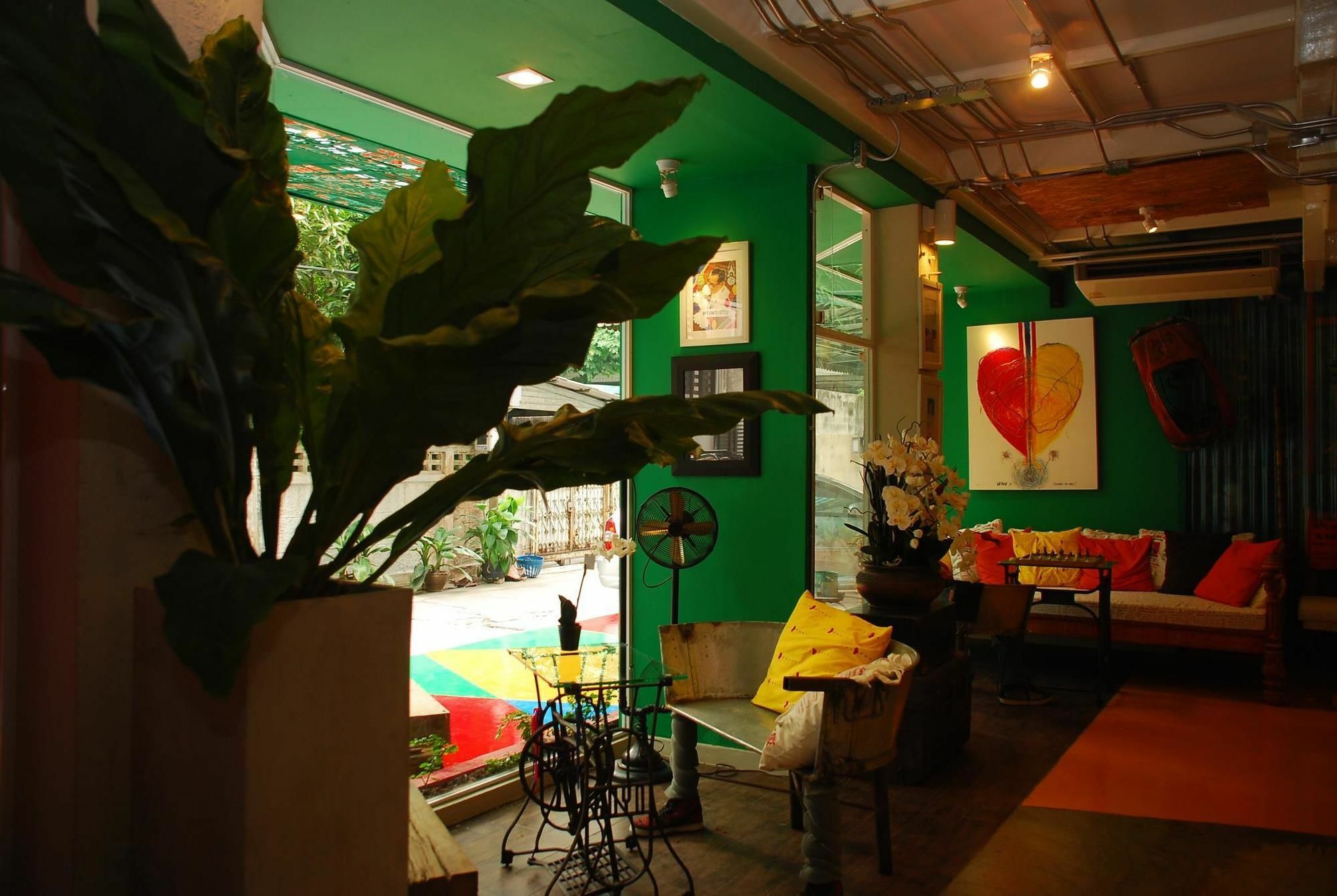 Silom Art Hostel Banguecoque Exterior foto